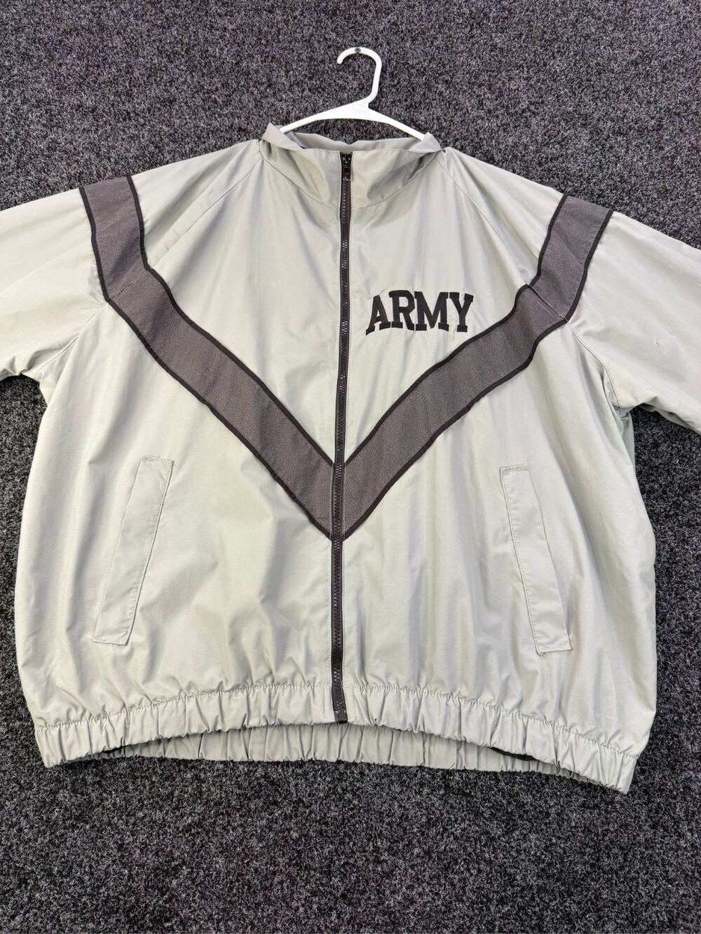 US Army IPFU PT Jacket Skilcraft Gray Reflective Chevron Windbreaker Medium